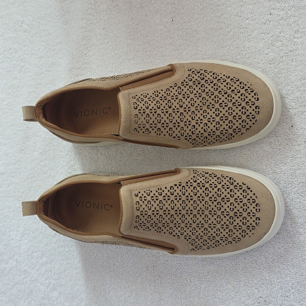 Vionic Kimmie Perforated Wheat Slip On Sneaker Womens Size 9 Nwob - Picture 3 of 16